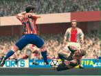 Da bleibt kaum Platz, umdie Kugel vorbeizuspitzeln.  BILD: ELECTRONIC ARTS