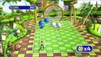 Tennisaffen, die sich die Bälle raffen: Die kugeligen Baumbewohner müssen mit präzisen Schlägen durch die magischen Tore befördert werden – außerdem feiert auch Chu Chu Rocket ein Minigame-Comeback!