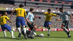Pro Evolution Soccer 2009 (Konami, u. a. für Xbox 360 und PlayStation 3) - eine Fußballsimulation, die wieder zu ihren alten Stärken zurückgefunden hat. Schnelles Gameplay, realistische Ball- und Spieleranimationen, technisch jedoch sind Abstriche zu machen. Dieses Jahr neu mit dabei: die UEFA Champions League. Wer über fehlende Mannschafts- und Spieler-Lizenzen hinwegsehen kann und über die Weihnachtsfeiertage den virtuellen Kick sucht, schreibt PES 09 ganz hoch auf seinen Wunschzettel.  Werbung: