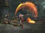 God of War 3: Wer nicht genau hinsieht, könnte Dantes Sense fast mit Kratos’ Chaosklingen verwechseln. Hier wie dort lässt sich die Schneide durch eine flexible Verbindung zum Helden und zahlreiche Upgrades äußerst vielseitig einsetzen. ...