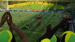 Ausgelassen: Beim Einmarsch ins Stadion wird die Atmosphäre super eingefangen.