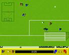 Kick Off 2, Amiga 500, 1990. Das äußerst schwer zu kontrollierende Vergnügen überraschte mit einer gewaltigen Spieltiefe. Erstmals klebte der Ball nicht am Fuß des Spielers, sondern musste durch ständiges Antippen in die gewünschte Richtung gebracht werden. Die Kick-Off-Serie war eine der ersten Fußball-Reihen, bei denen man gezielt foulen konnte.