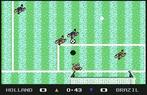 Microprose Soccer, C64, 1988. Ein absoluter Klassiker. Die völlig unrealistischen Bananenflanken sind zum Kult geworden. Das erste Fußballspiel aus der Vogelperspektive zeigte bereits erste Ansätze von Kombinationsspiel und avancierte zum Verkaufsschlager.