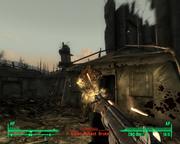Im Zeltlager um das Polizeihauptquartier herum treffen Sie auf Supermutanten.