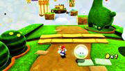 Sammelt Mario dieses Symbol ein, kann er durch Schüttler der Wii-FB Wolken erschaffen und sorglos auf ihnen umherspazieren, solange sie festen Halt bieten.