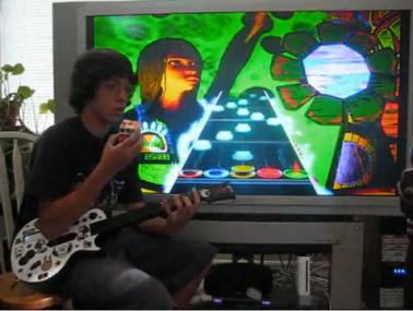 WTF? Guitar Hero auf Profi und gleichzeitig den Zauberwürfel lösen - das geht!