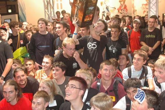 Videogameszone.de präsentiert die heißesten Community-Themen der Woche: FIFA 12 oder PES 2012, Nintendo 3DS, Botschafter-Programm.