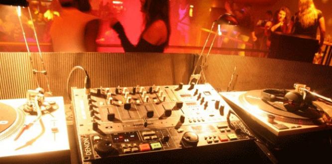 7. Gute Musik - Was ist eine richtige Party ohne den passenden Soundtrack? Nichts! Deshalb sorgt am besten vorher für genug Nachschub! Wir empfehlen  www.nowdio.de!