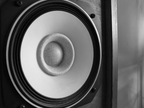 Platz 4: Dynamikregelung für Spielesound - Uncharted 2: Unter Dieben bietet ein wirklich ungewöhnliches Feature: Eine Dynamikregelung für den Sound. So etwas bieten gewöhnlich nur teure Heimkino-Verstärker. Dadurch könnt ihr eine Einstellung finden, die mit eurem Soundsystem optimal klingt. Außerdem gibt es einen Nachtmodus, der Bässe und Lautstärke zähmt, damit eure Nachbarn nicht gestört werden.