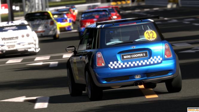 Gran Turismo 5:  Klein, aber oho -  Neben diversen Luxusschlitten dürft ihr auch mit etlichen Kleinen wie diesem MINI Vollgas geben.