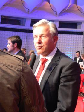 Berlins Regierender Bürgermeister Klaus Wowereit beherbergt in 'seiner' Stadt namhafte Spielehersteller wie Frogster (Runes of Magic) und Radon Labs (Drakensang).