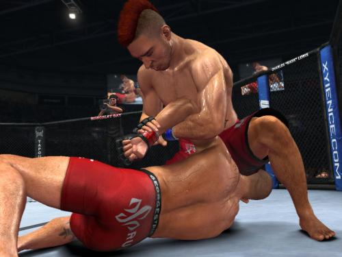 Bei UFC 111 war es genau andersrum. Im Kampf um den UFC-Welterweight-Titel setzte der Kanadier Georges St. Pierre (auf dem Boden liegend) beim Engländer Dan Hardy einen Kimura-Armhebel an. Hardy gab jedoch nicht auf. Hier dreht Hardy den Spieß um.