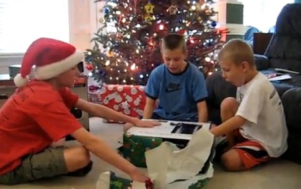 Fröhliche PS3-nachten: Die coolsten Konsolen-Geschenke zaubern leuchtende Kinderaugen.