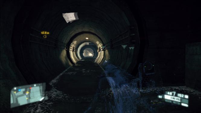 Kanalisation:

Wenn ihr das Spiel eher passiv angehen wollt, dann solltet ihr nach Zugängen zu der Kanalisation suchen. Wenn ihr durch die Gänge geht könnt ihr einige Gegner umgehen. Passt aber auf, denn hin und wieder gibt es Öffnungen durch denen Gegner schauen können, deshalb solltet ihr auch in der Kanalisation den Tarn-Modus aktivieren. Teilweise werden die Zugänge zu der Kanalisation auch als strategische Punkte angezeigt, dass ist allerdings nicht immer der Fall.