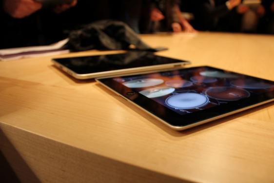 Das iPad 3 soll im März auf den Markt kommen und unter anderem mit einem Quad-Core-CPU sowie einem HD-Display ausgestattet sein, berichtet Bloomberg. Videogameszone.de fasst die wichtigsten Gerüchte zusammen. Bild: iPad 2.