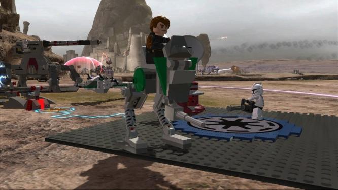 In Lego Star Wars 3 darf man sich auch auf einen Walker schwingen. (3)