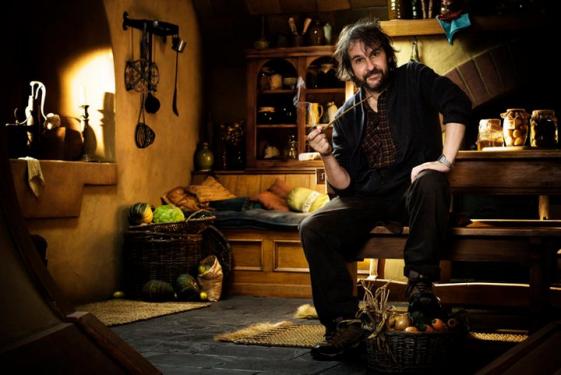 Wer die Person auf den Bildern nicht erkannt hat: Es handelt sich tatsächlich um Regisseur Peter Jackson, der in den vergangenen Jahren über 30 Kilo abgenommen hat.  (2)