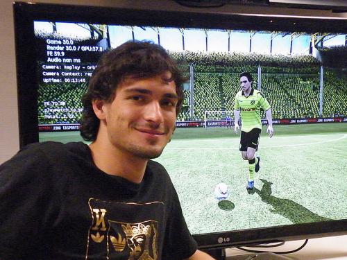Der erste Ingame-Shot von FIFA 12. Mats Hummels ziert das Cover von FIFA 12.