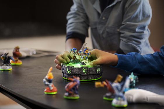 Dank des 'Portal of Power' werden die Skylanders-Spielfiguren ins Videospiel transferiert und treten dort für seinen 'Besitzer' an.