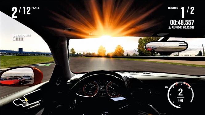 Forza 4 gegen Gran Turismo 5: Videogameszone.de vergleicht die Cockpit-Ansicht zwischen beiden Rennspielen. Bild: Forza 4.
