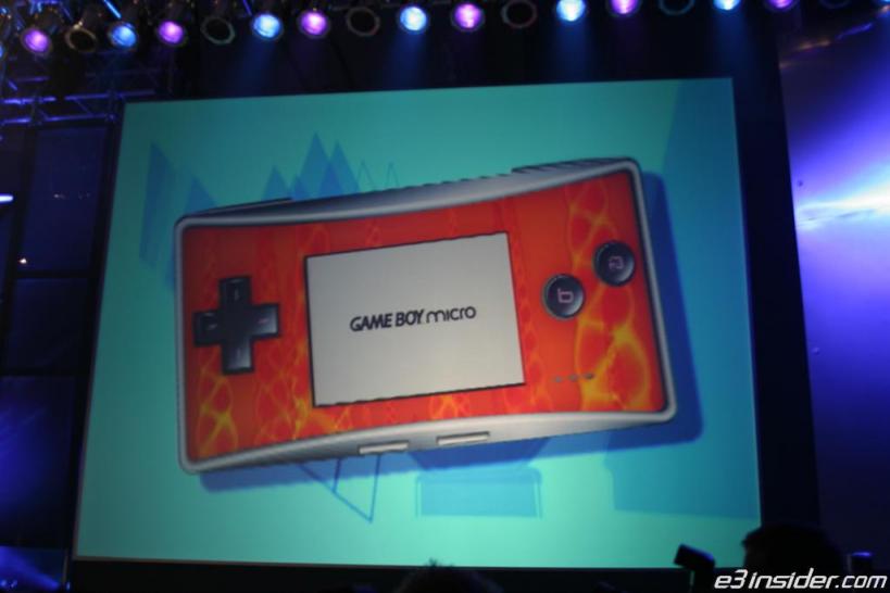 [18/05/05] Nintendo 3DS: Wie auch der Game Boy Micro (hier im Bild) seinerzeit wird der Nintendo 3DS auf der E3 enthüllt. Release: 2005