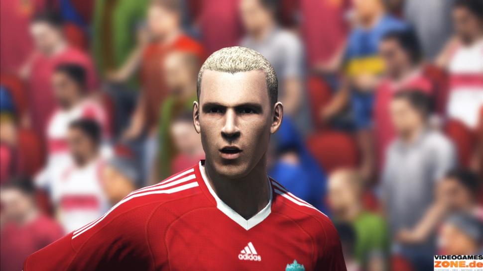 [17/09/09] Um die Mannschaften auf den aktuellen Stand zu bringen, veröffentlicht Konami am Release-Tag von PES 2010 einen ersten DLC. Für Wii. (Bild: Xbox-360-Version)
