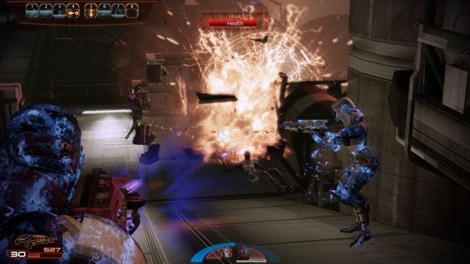 [26/01/10] 1.13 Reaper-FFS: Im Inneren des Reapers befinden sich überall explosive Flaschen und Kisten, die wir mit einem Schuss entzünden können, um so die Husks in Brand zu setzen.