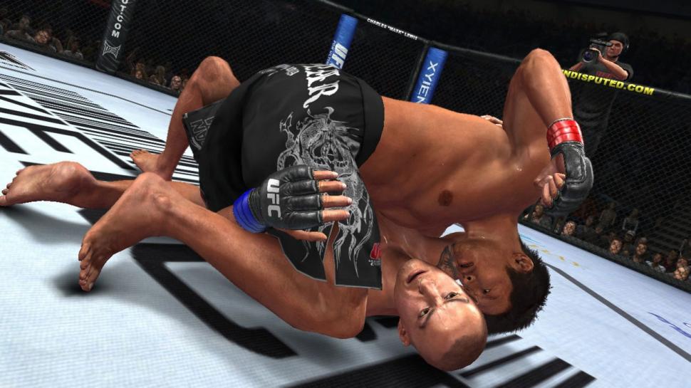 [23/02/10] In unserer Bildergalerie haben sich neue UFC 2010 Undisputed-Screenshots eingefunden, die euch das Kampfgeschehen des Sportspiels etwas näher bringen. Am 28. Mai 2010 erscheint UFC 2010 für Xbox 360 und PS3 im Handel, eine PSP-Version, zu der wir euch heute keine Screenshots präsentieren können, gelangt zu einem späteren Zeitpunkt in die Läden. Wann genau das sein wird, steht jedoch noch nicht fest. 
