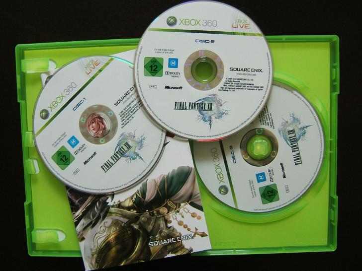 [06/03/10] Selbstverständlich mit dabei: Das Spiel, bestehend aus drei Spiele-DVDs und einem 45-seitigen Handbuch.