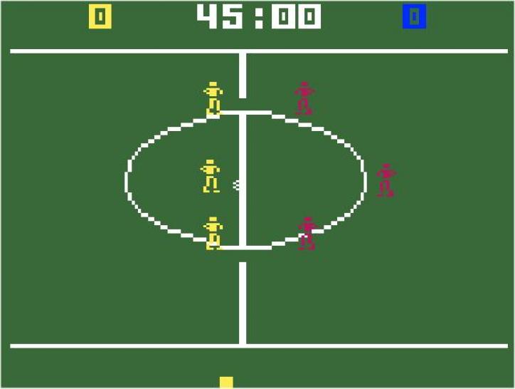 [10/06/10] Soccer auf dem Mattel Intellivision von 1980. Damals als super realistsisch angepriesen - heute eher ein Lacher. Die Mannschaften bestanden aus fünf Akteuren, die eine künstliche Intelligenz an den Tag legen, die selbst Kreisklassemannschaften beleidigen würde. Alleine spielen war übrigens nicht möglich. Dennoch zählte Soccer zu den Verkaufsargumenten für das Intellivision.