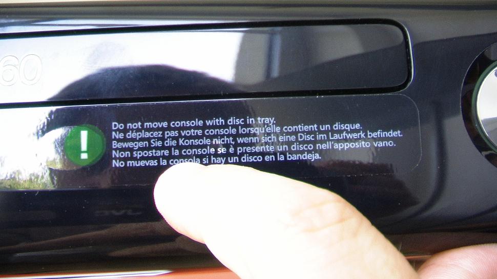 [14/07/10] Da ist das Ding - Wir packen die neue Xbox 360 Slim aus (10)