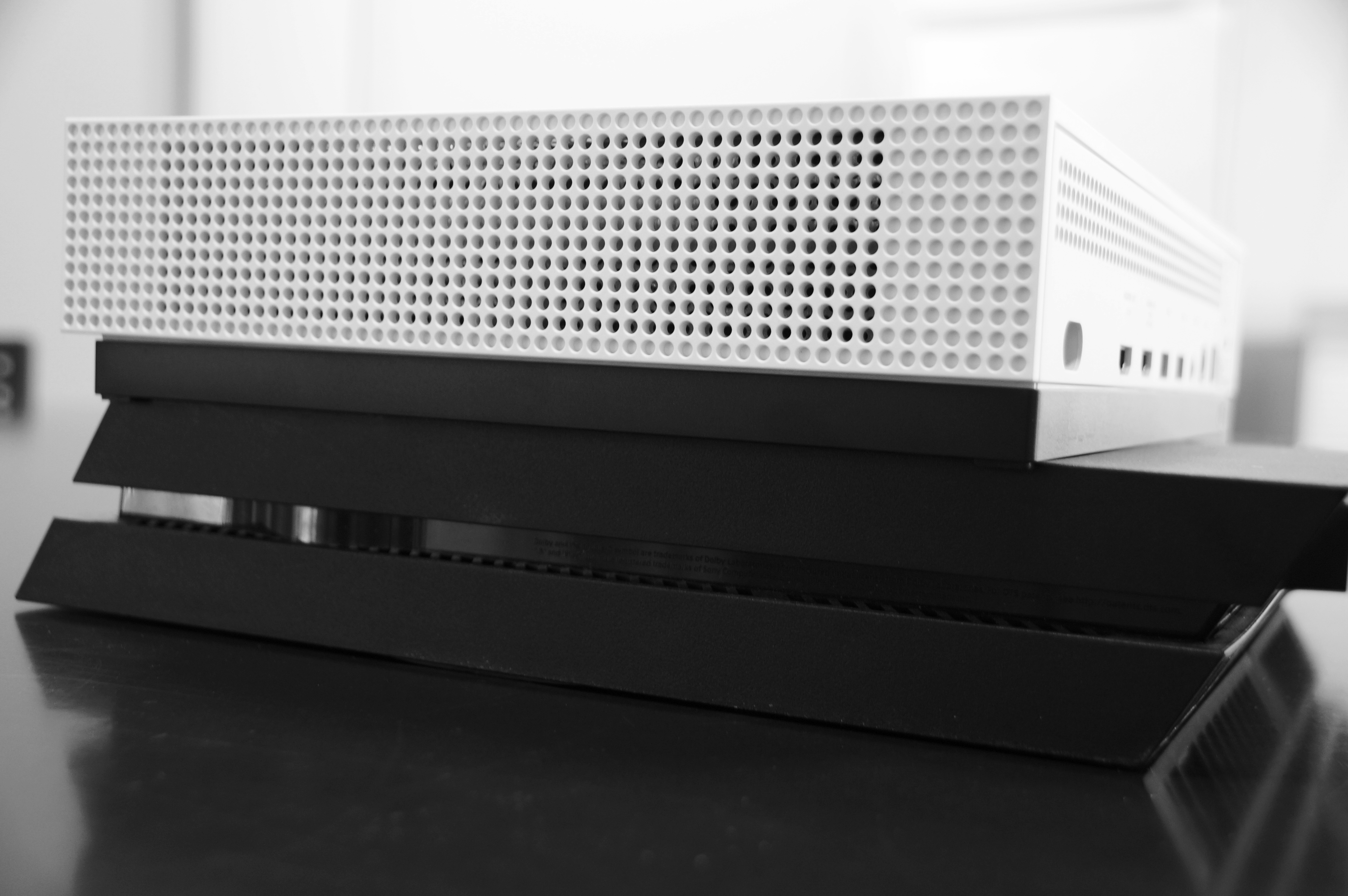 Xbox-One-S-vs-PS4-6-_edit-pc-games.JPG