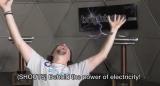 Abgefahrener Kinect Hack: Video zeigt 'Evil Genius Simulator' mit Tesla-Spule und Blitzen