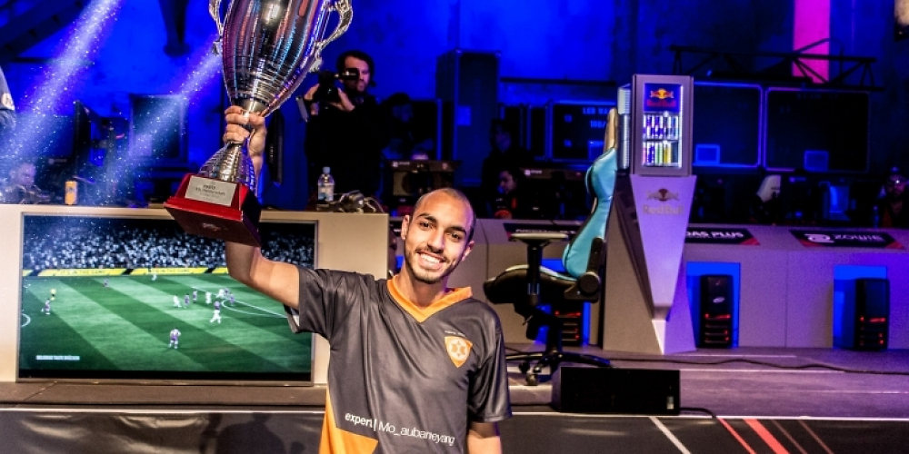 FIFA-Profi Mo_Aubameyang von Team expert feiert am 26. November seine zweite Deutsche Meisterschaft.
