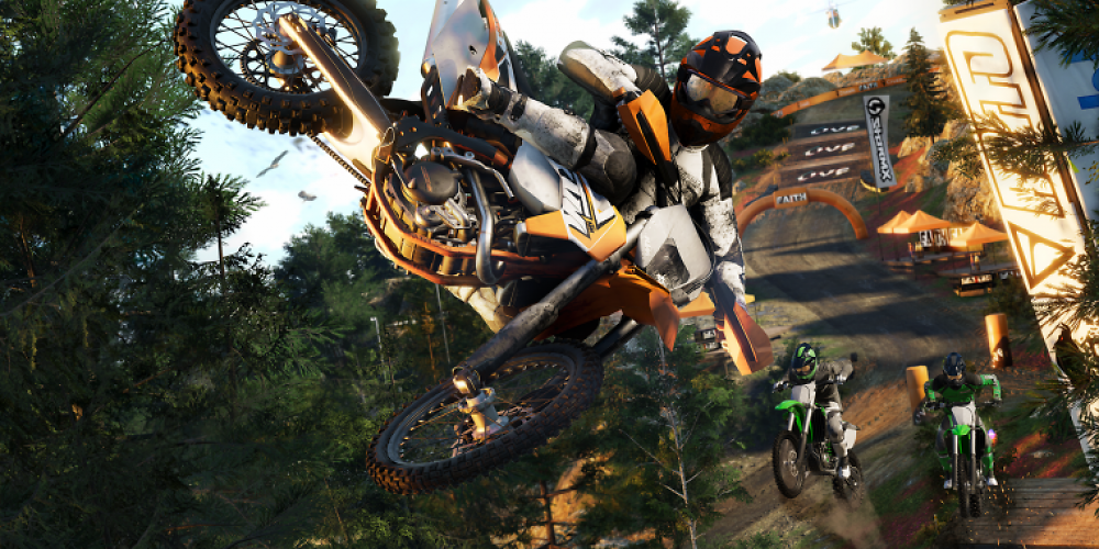 Stuntaufnahme in The Crew 2 mit Motocross-Maschinen.