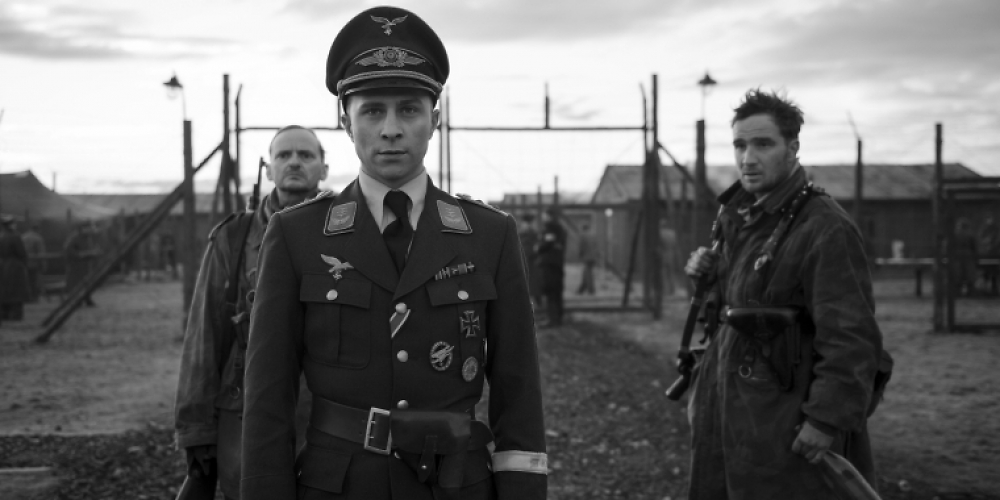 Der Hauptmann: Review zum schonungslosem Kriegsverbrecher-Drama (1)
