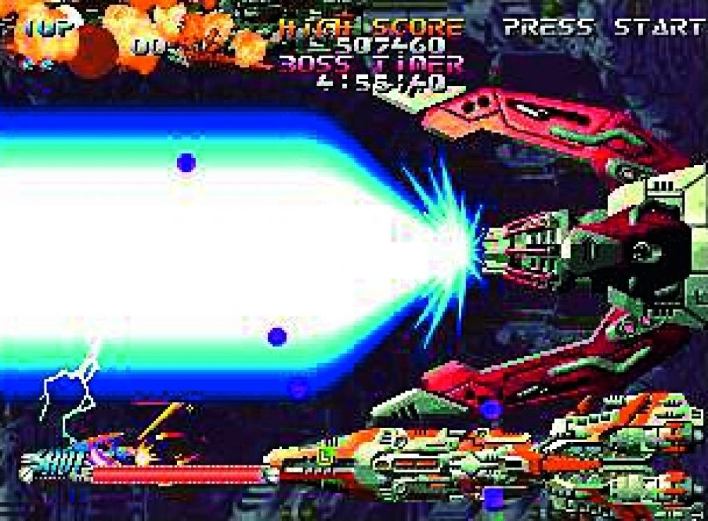 Blazing Star (1998)
Eine alte Spieleweisheit lautet: Am Ende des Levels wartet immer ein dicker Bossgegner. Das stimmt auch bei dieser Von-links-nach-rechts-Weltraum-Schießerei. Auf den ersten Blick mit R-Type vergleichbar, zeigt das nur in Japan erschienene Spiel seine wahren Qualitäten erst bei einem Blick auf das Punktesystem: Plötzlich ergeben die vielen Bonus-Objekte einen Sinn. Unglaublich viel Tiefgang, aber behäbiger als Strikers.