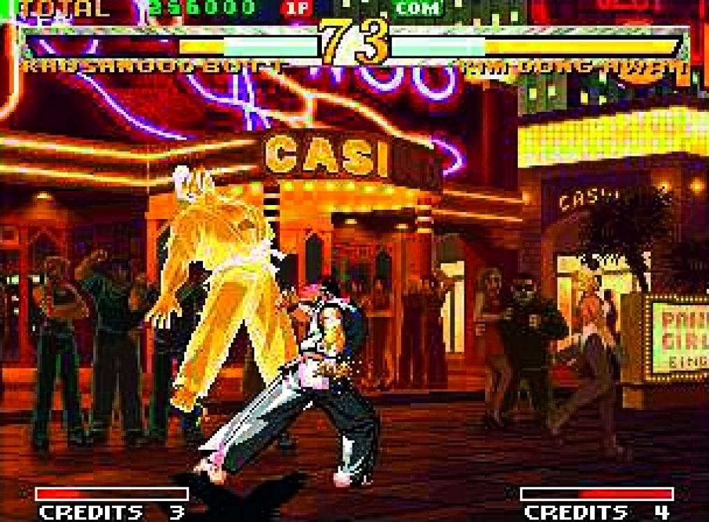 Garou: Mark of the Wolves (1999)
Wer ein Faible für gezeichnete 2D-Grafiken und Prügelspiele hat, kommt um Garou keinesfalls herum. 14 Kämpfer treten gegeneinander an. Das ist zwar nicht weltbewegend viel, doch die Entwickler legen eine solche Detailverliebtheit an den Tag, dass wir keinesfalls böse sein können: Schöner kann Prügeln kaum sein. Gefällt euch dieses Spiel, empfehlen wir euch auch den älteren Bruder Real Bout Fatal Fury 2.