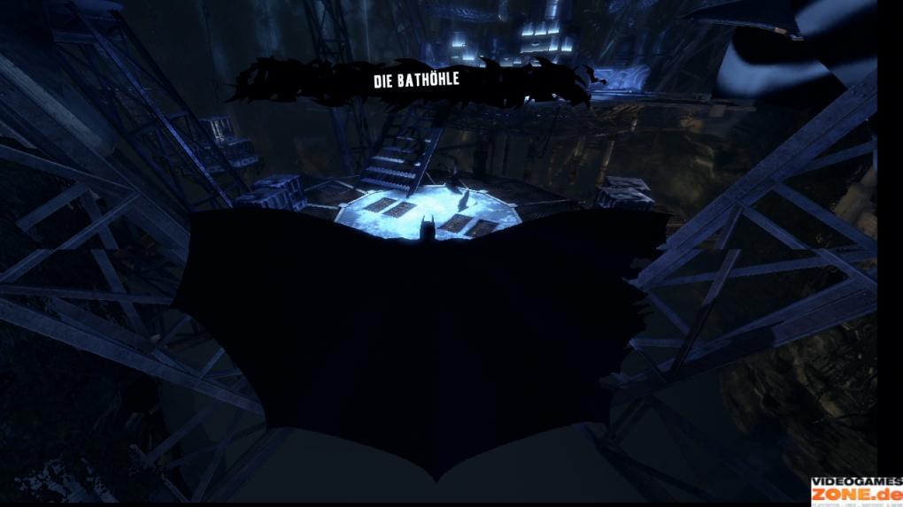 Elegant gleitet Batman auf die Plattform, auf der sich seine Computerausrüstung befindet.