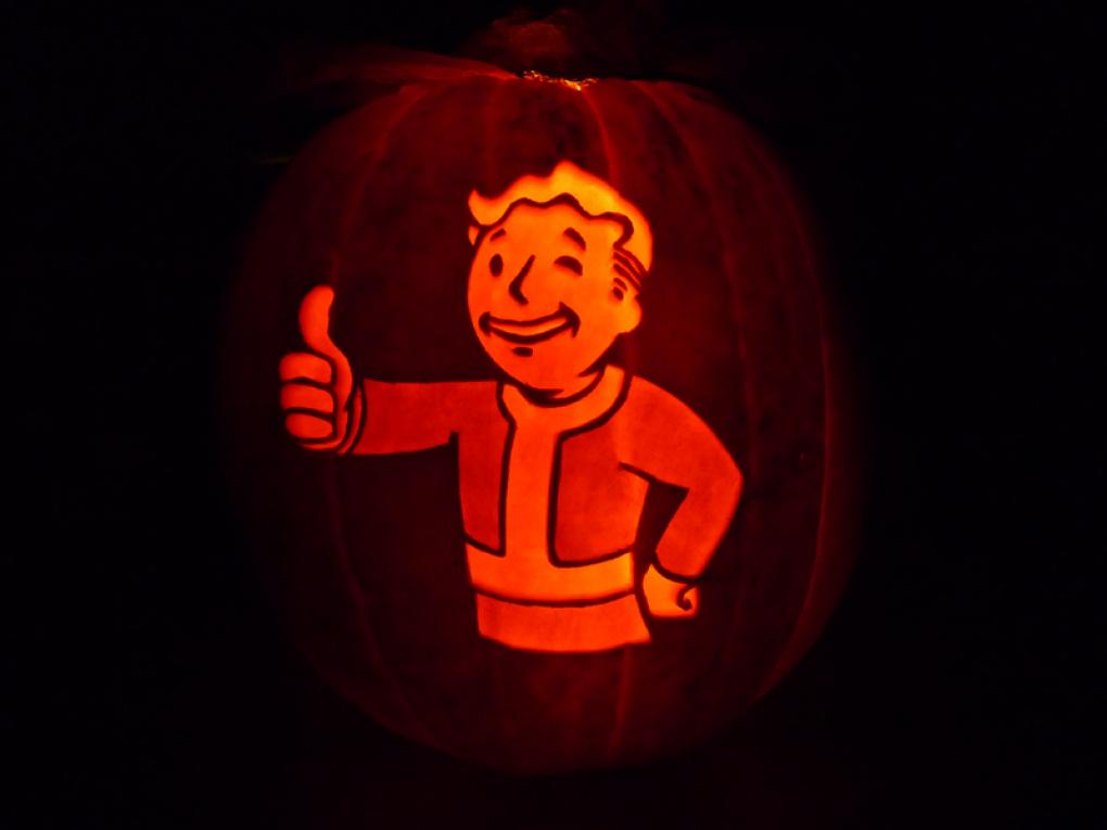 Der Vault-Tec Boy aus Fallout 3 auf einem Fallout 3-Kürbis