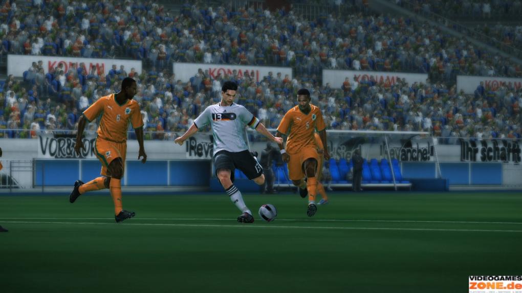 Dunkle Ritter: PES 2010 wirkt düsterer, dreckiger – man merkt sofort, dass hier um jeden Ball gekämpft und knallharter Sport betrieben wird.