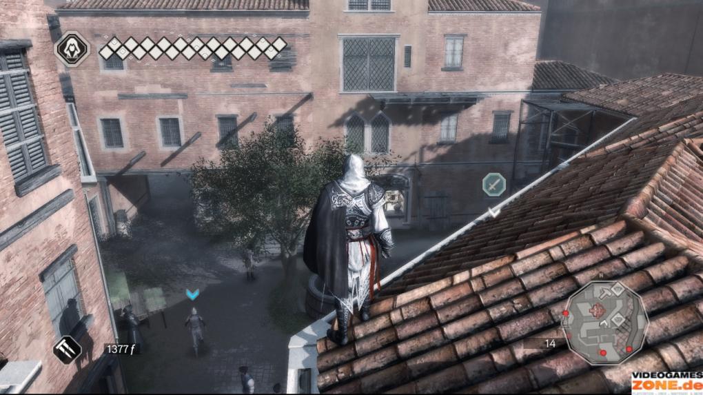 Im Hof folgt ihr dem eingezeichneten Weg und springt über die Balken an der Rückseite der Kirche vorbei. Zieht euch wieder hoch auf das Dach zu eurer Rechten und überquert die Seilbrücke, die nach Westen führt.