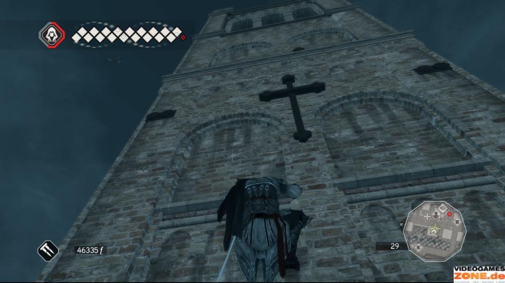 Eure Kletterpartie beginnt auf der Ostseite: An den Fenstersimsen könnt ihr euch bis zur Spitze hocharbeiten, ab und zu ist ein Klettersprung nötig. Ganz oben zündet Ezio den Feuerwerkskörper und gibt damit das Angriffssignal.