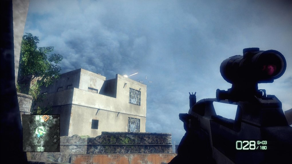 Battlefield Bad Company 2 im Test - Vorher: Ein Schütze auf diesem Hausdach ist so frech, auf euch zu feuern.