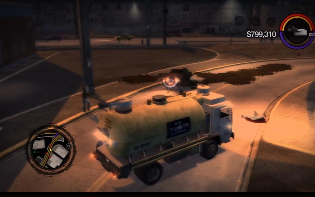 Platz 8 - Man darf Unsinn treiben!
In Videospielen können wir ungestraft all das tun, was im echten Leben gefährlich, verboten oder unmöglich wäre. In GTA 4 dürft ihr betrunken Auto fahren, in Saints Row 2 eure Mitmenschen mit Gülle besprühen oder in Red Dead Redemption Bösewichte mit eurem Lasso einfangen und durch die Prärie schleppen. Für derlei albernen Blödsinn eignen sich solche Sandkasten-Spiele mit ihrer offenen Spielwelt und den schier unbegrenzten Möglichkeiten besonders gut. Und nur weil wir spielerisch in Pixelwelten Unsinn anstellen, sind wir Zocker dennoch schlau genug, das nicht im wirklichen Leben zu probieren.