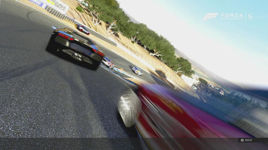 Forza Motorsport 5 im Test: Die Corkscrew-Schikane in Laguna Seca ist eine der anspruchsvollsten Passagen im Rennzirkus!