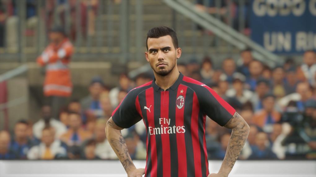 Spieler wie Mailands Suso sehen ihren realen Vorbildern zum Verwechseln ähnlich - auch dank individueller Tattoos und Frisuren.