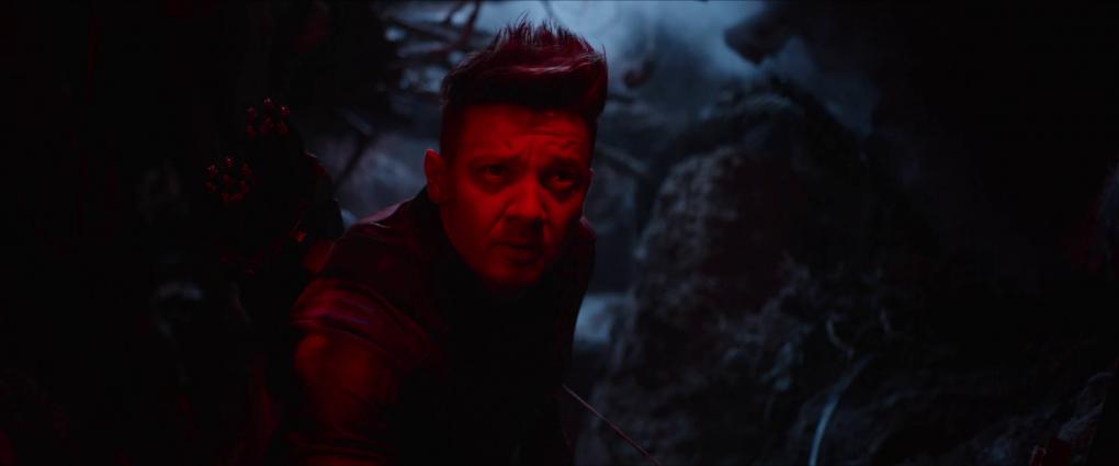 Hawkeye bzw. Ronin zeigt sich im Trailer wieder mit Bogen und Köcher.