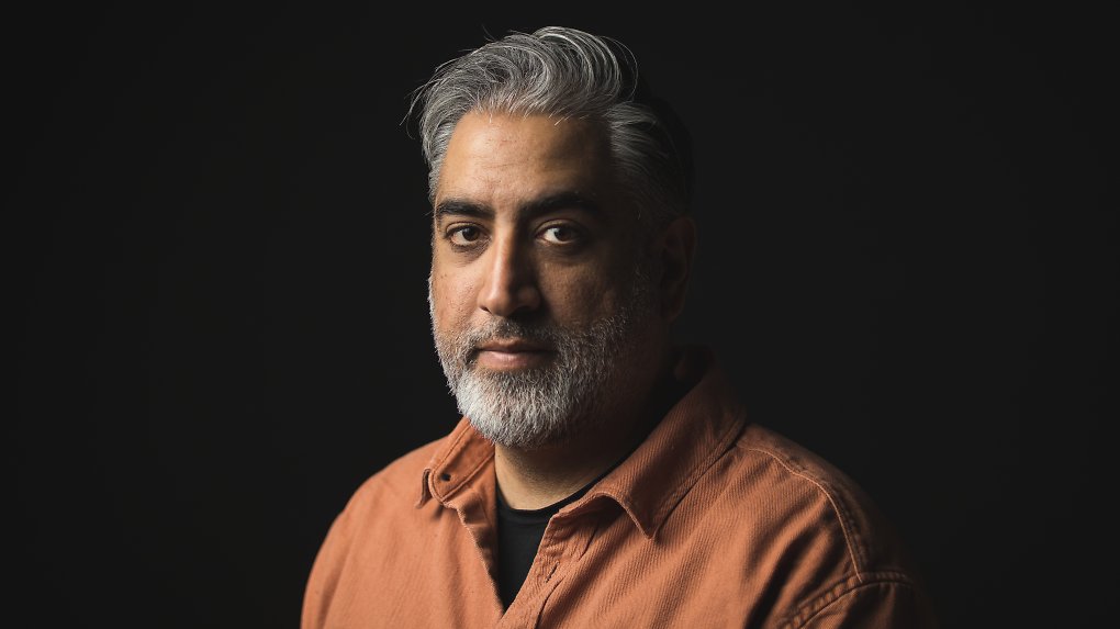 Portrait-Foto von Narrative Director Navid Khavari.