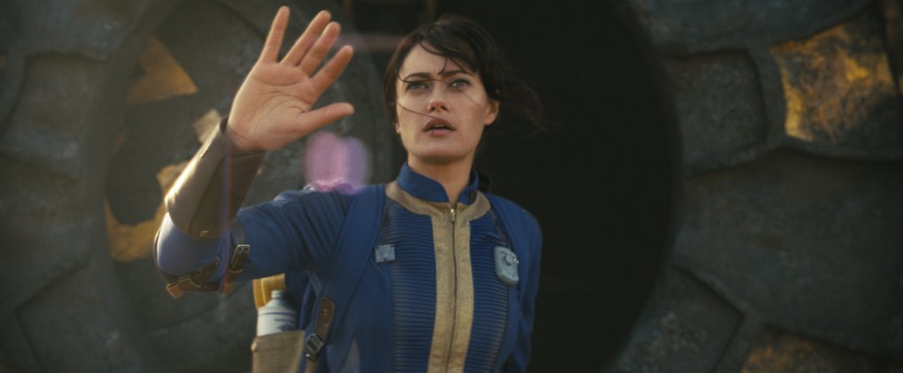 Ella Purnell spielt die Protagonistin Lucy. Ihr Kostüm ist nahezu perfekt dem Spiel nachempfunden.
